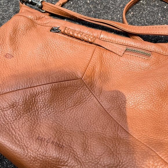 Elegant Tan Leather Shoulder Bag DAY AND MOOD CROSSBODY ZIPPER TOP GOOD COND - Picture 4 of 6